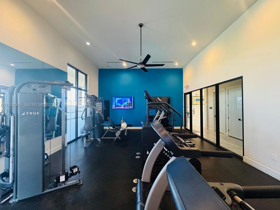 En Venta: $629,900 (4 camas, 3 baños, 2228 Pies cuadrados)