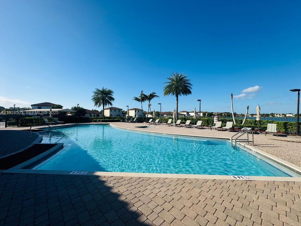 En Venta: $629,900 (4 camas, 3 baños, 2228 Pies cuadrados)