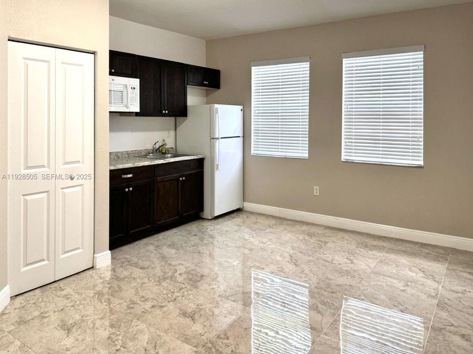 En Venta: $629,900 (4 camas, 3 baños, 2228 Pies cuadrados)