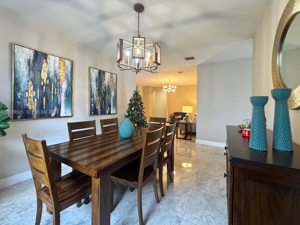 En Venta: $629,900 (4 camas, 3 baños, 2228 Pies cuadrados)