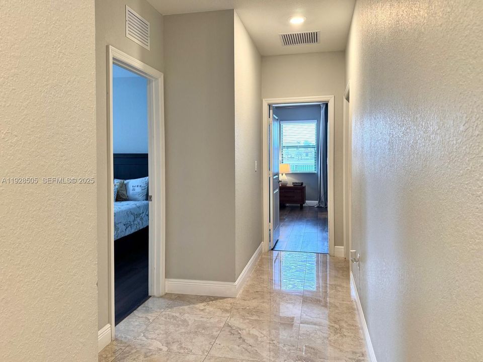 En Venta: $629,900 (4 camas, 3 baños, 2228 Pies cuadrados)