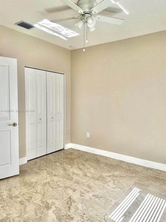 En Venta: $629,900 (4 camas, 3 baños, 2228 Pies cuadrados)