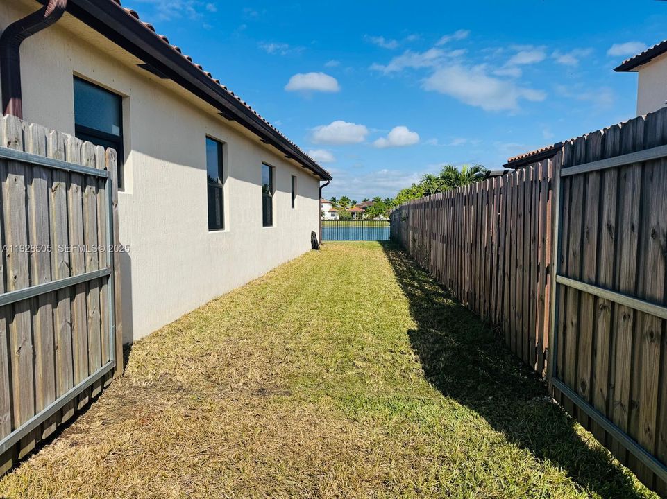 En Venta: $629,900 (4 camas, 3 baños, 2228 Pies cuadrados)