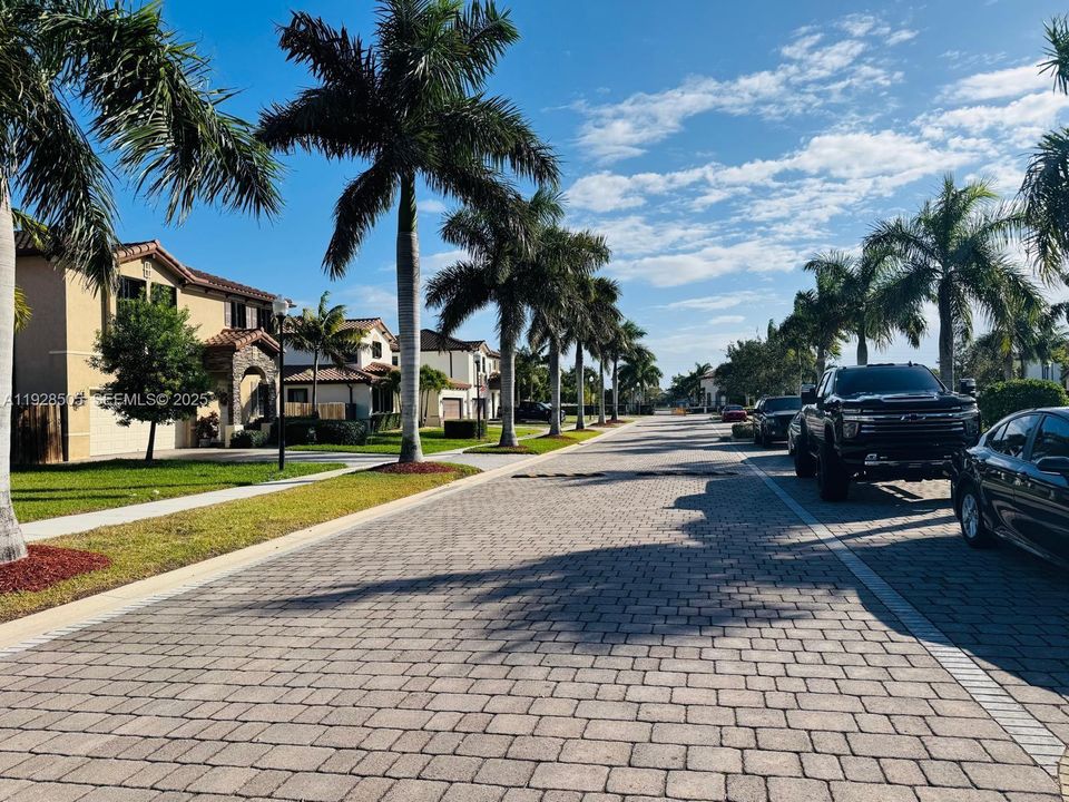 En Venta: $629,900 (4 camas, 3 baños, 2228 Pies cuadrados)