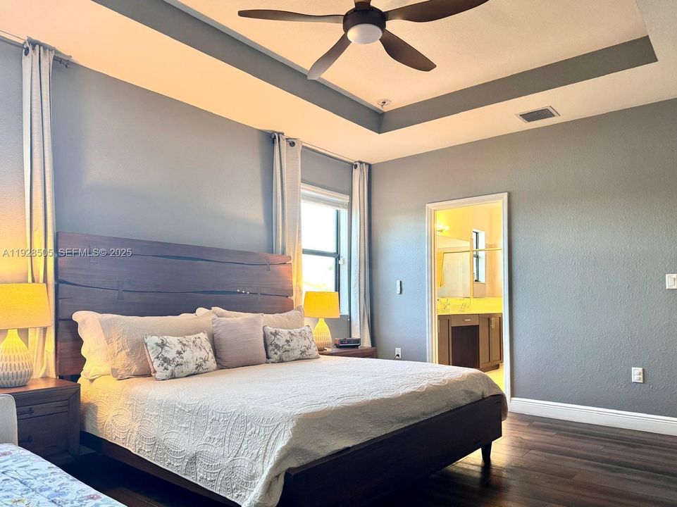 En Venta: $629,900 (4 camas, 3 baños, 2228 Pies cuadrados)