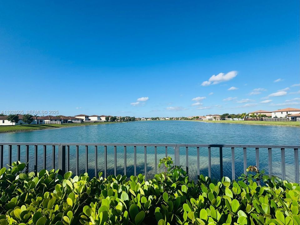 En Venta: $629,900 (4 camas, 3 baños, 2228 Pies cuadrados)