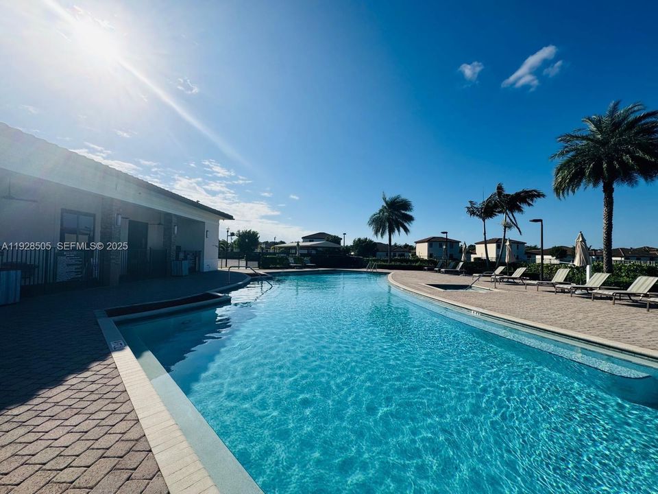 En Venta: $629,900 (4 camas, 3 baños, 2228 Pies cuadrados)