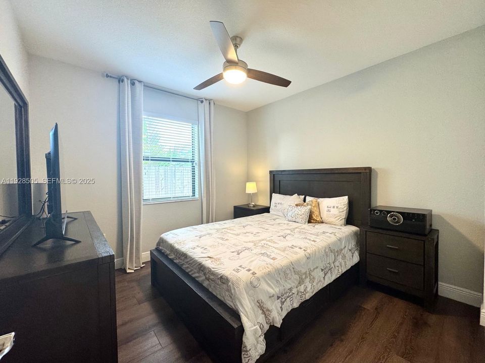 En Venta: $629,900 (4 camas, 3 baños, 2228 Pies cuadrados)