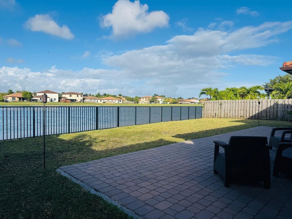 En Venta: $629,900 (4 camas, 3 baños, 2228 Pies cuadrados)