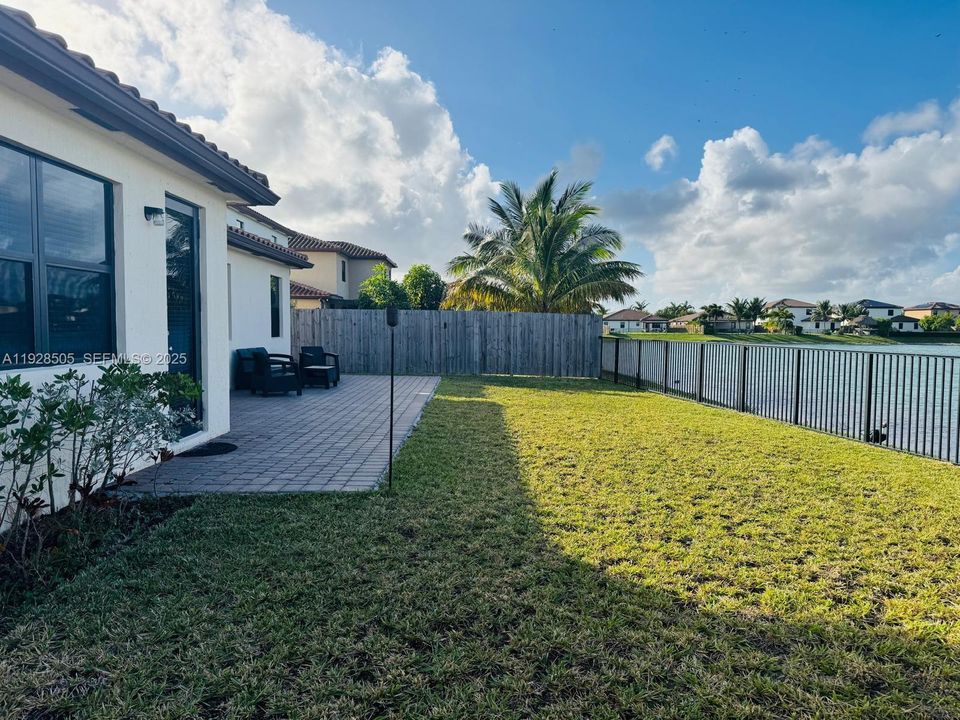 En Venta: $629,900 (4 camas, 3 baños, 2228 Pies cuadrados)