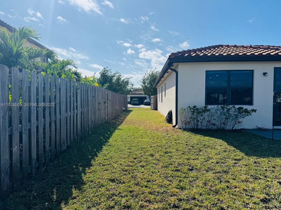 En Venta: $629,900 (4 camas, 3 baños, 2228 Pies cuadrados)