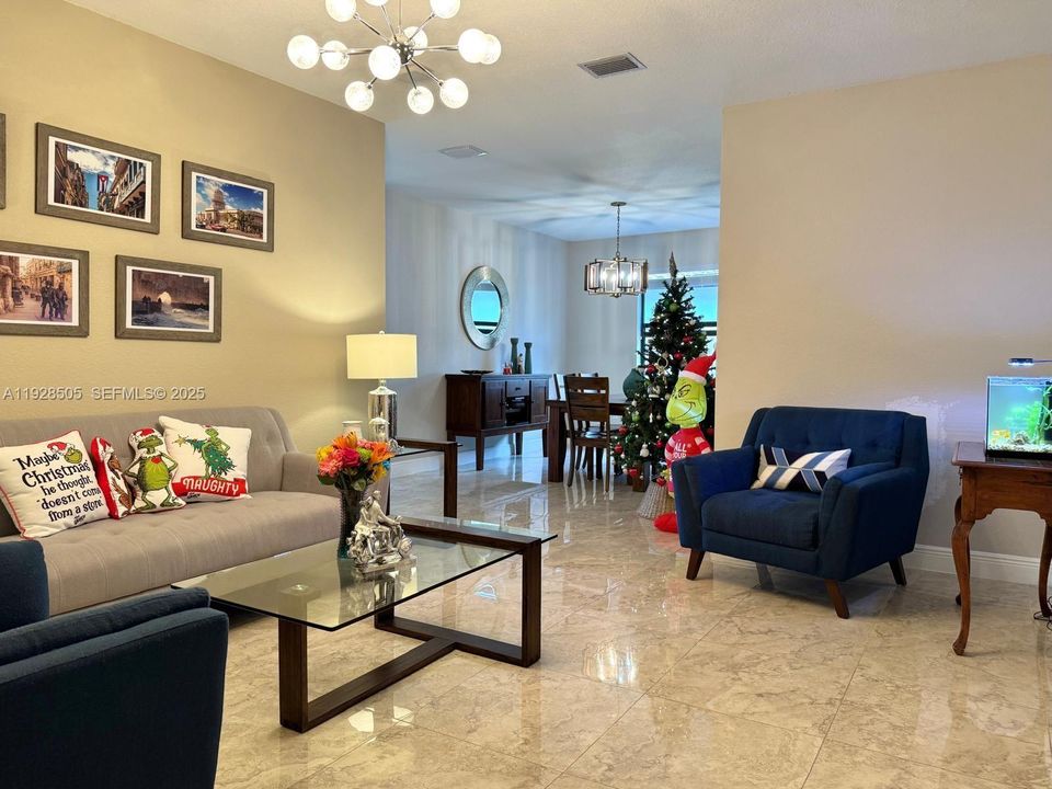 En Venta: $629,900 (4 camas, 3 baños, 2228 Pies cuadrados)