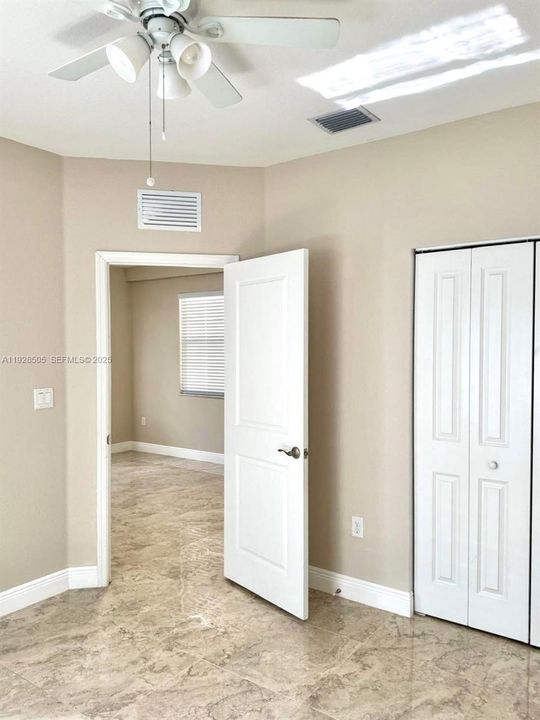 En Venta: $629,900 (4 camas, 3 baños, 2228 Pies cuadrados)