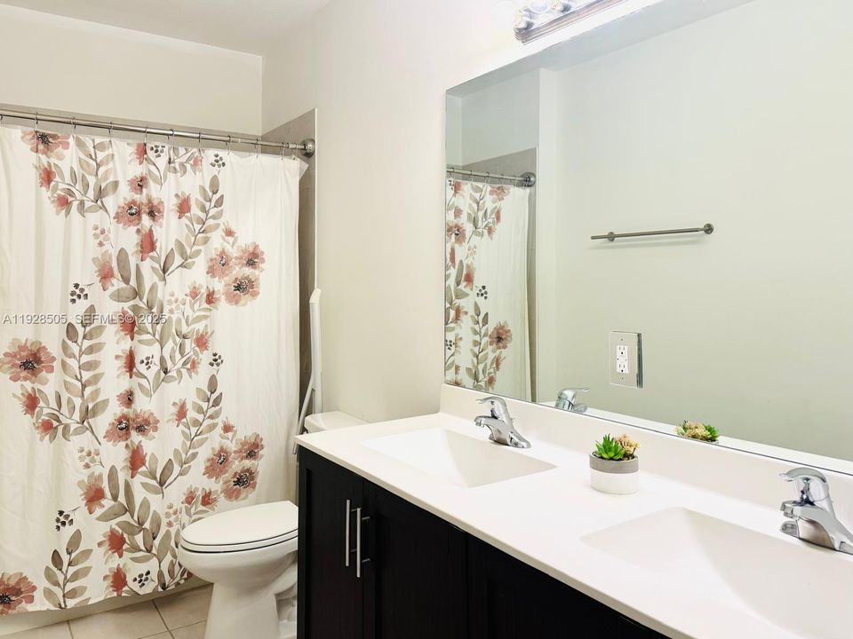 En Venta: $629,900 (4 camas, 3 baños, 2228 Pies cuadrados)