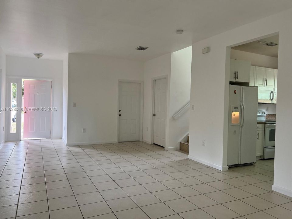 出租: $2,900 (4 贝兹, 2 浴室, 1762 平方英尺)