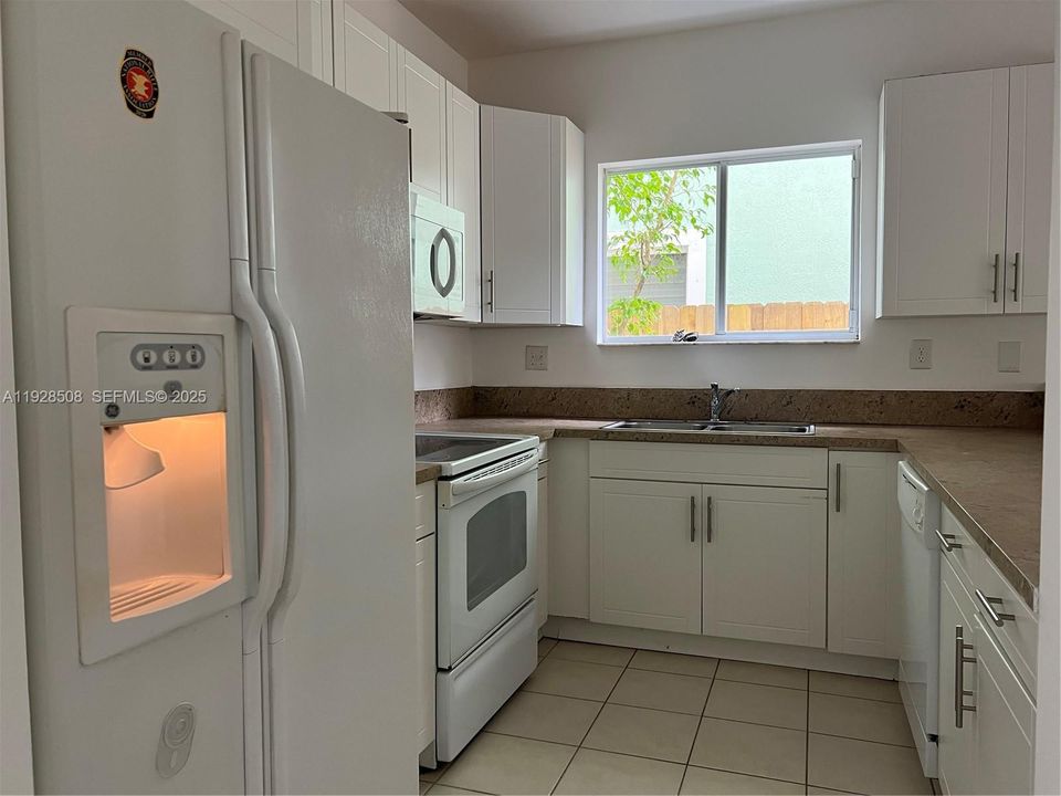 出租: $2,900 (4 贝兹, 2 浴室, 1762 平方英尺)