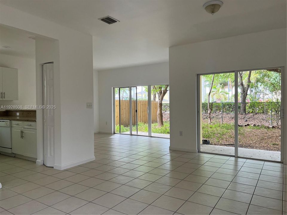 出租: $2,900 (4 贝兹, 2 浴室, 1762 平方英尺)