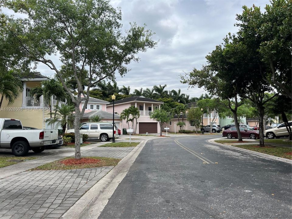 出租: $2,900 (4 贝兹, 2 浴室, 1762 平方英尺)