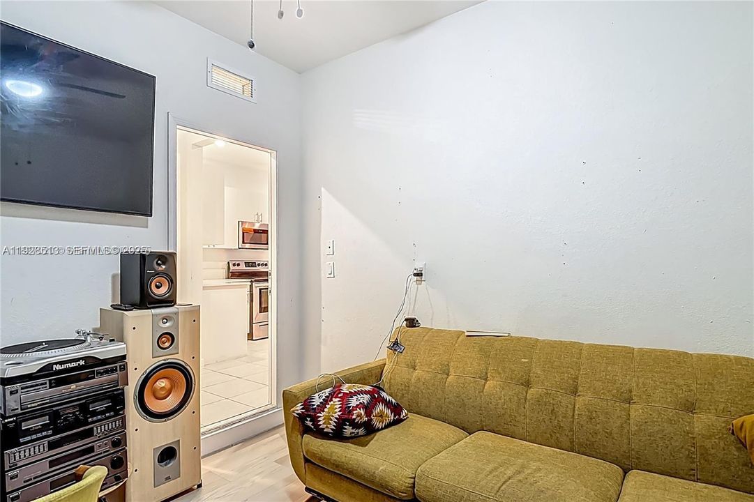 For Sale: $460,000 (3 beds, 2 baths, 1722 Square Feet)