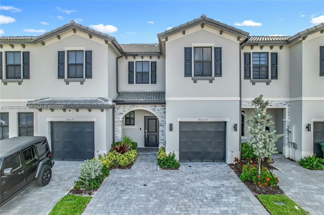 For Sale: $460,000 (3 beds, 2 baths, 1722 Square Feet)