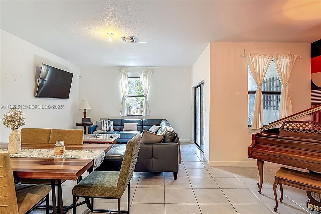 For Sale: $460,000 (3 beds, 2 baths, 1722 Square Feet)