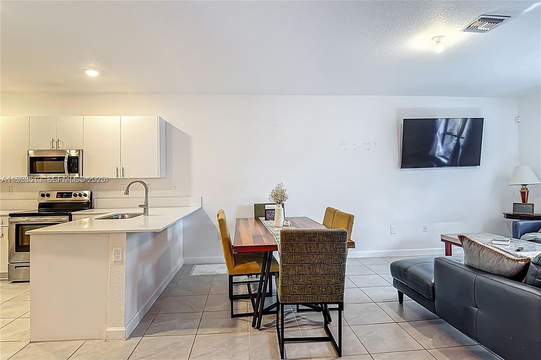 For Sale: $460,000 (3 beds, 2 baths, 1722 Square Feet)