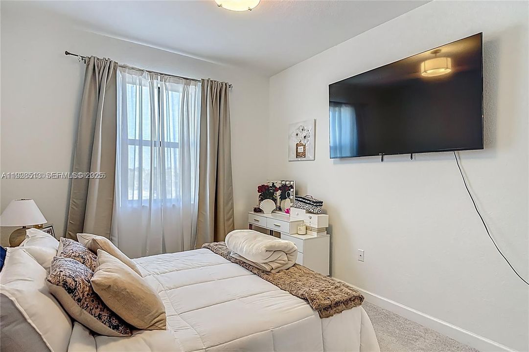 For Sale: $460,000 (3 beds, 2 baths, 1722 Square Feet)