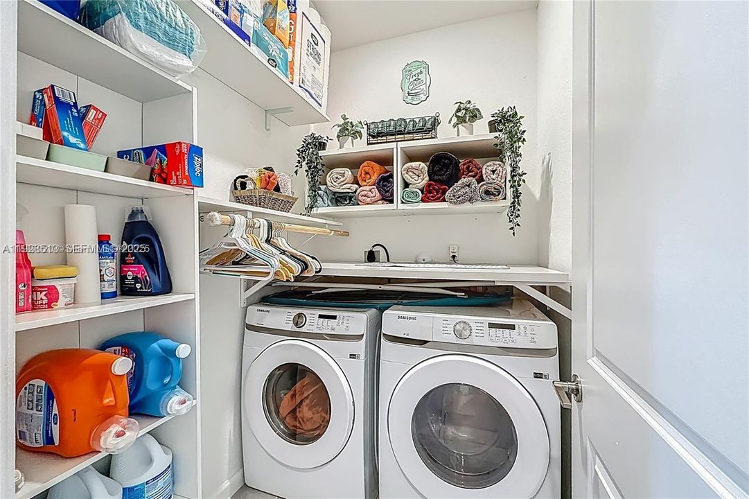 For Sale: $460,000 (3 beds, 2 baths, 1722 Square Feet)