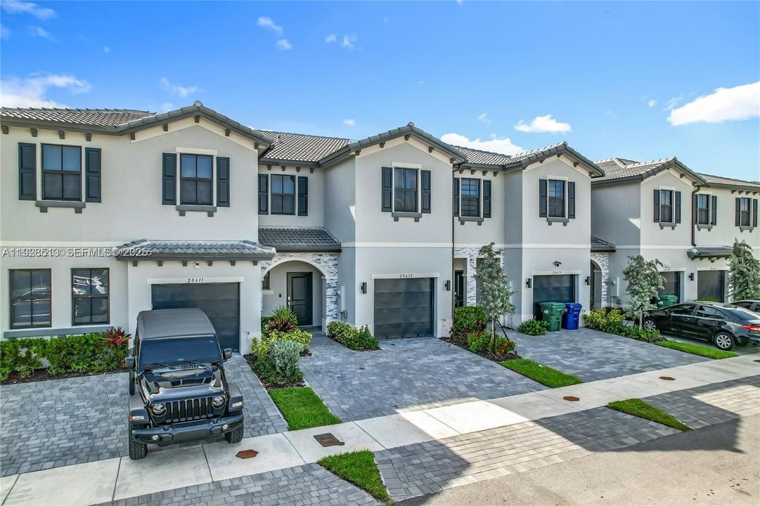 For Sale: $460,000 (3 beds, 2 baths, 1722 Square Feet)