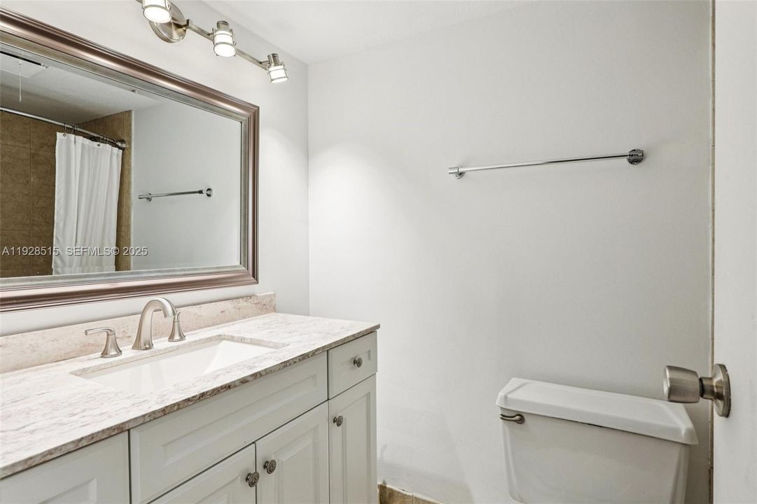 На продажу: $135,000 (2 спален, 2 ванн, 960 Квадратных фут)