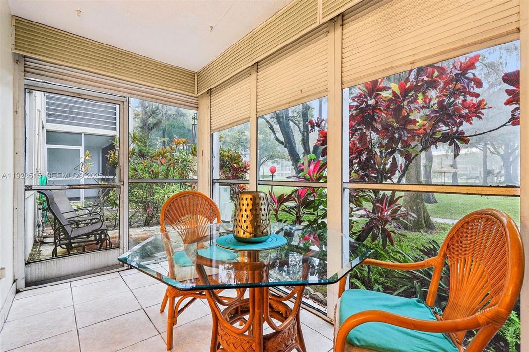 На продажу: $135,000 (2 спален, 2 ванн, 960 Квадратных фут)