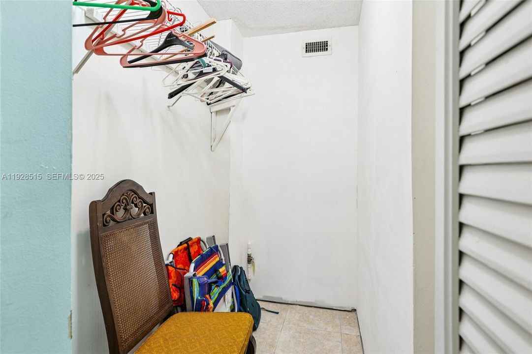 На продажу: $135,000 (2 спален, 2 ванн, 960 Квадратных фут)