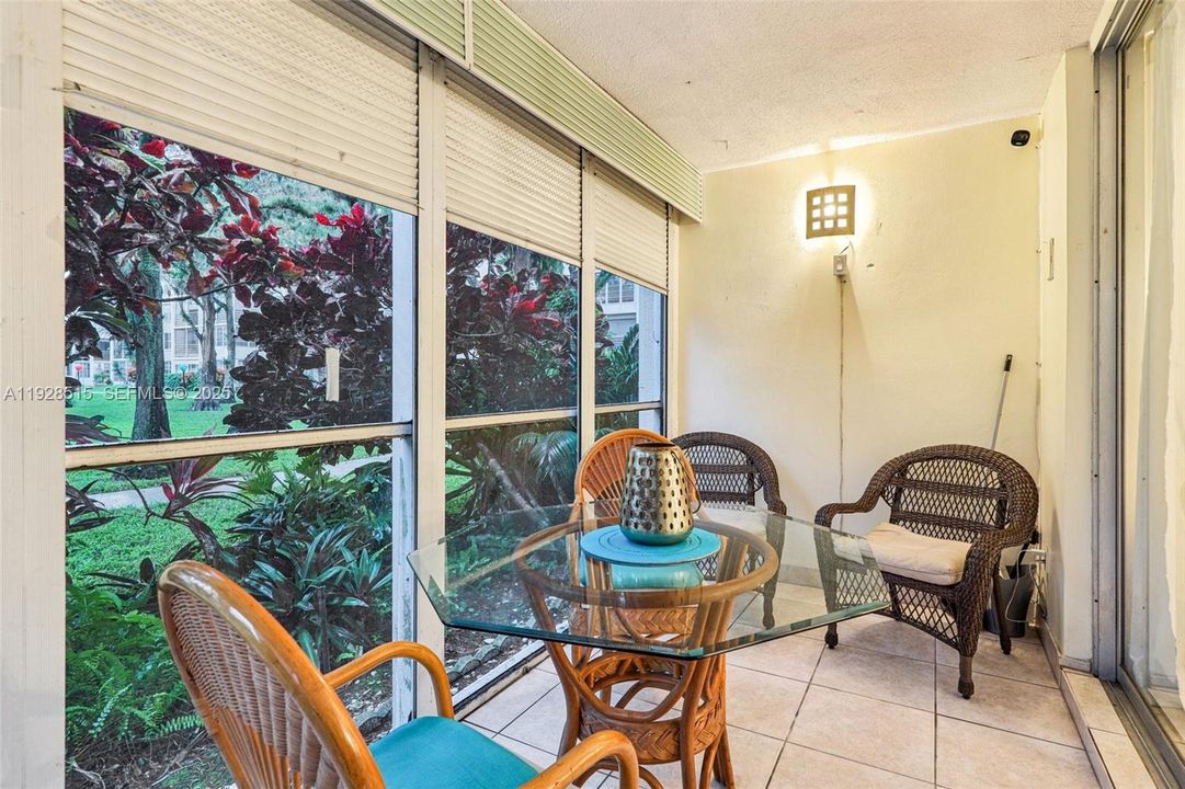 На продажу: $135,000 (2 спален, 2 ванн, 960 Квадратных фут)