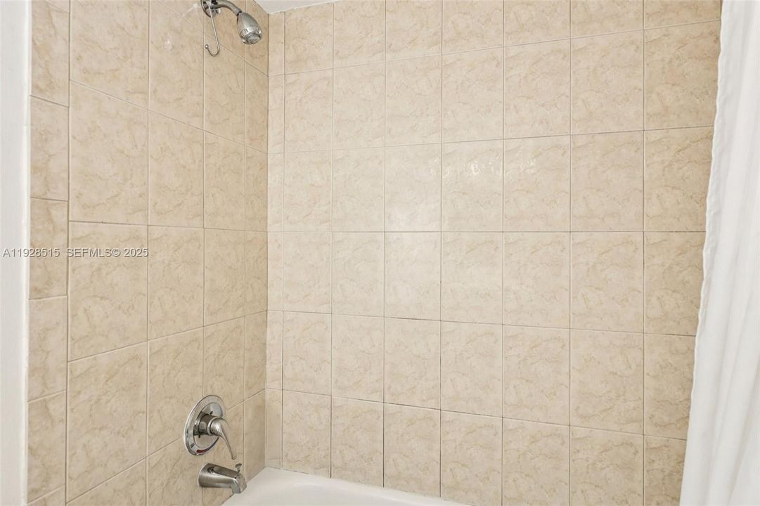 На продажу: $135,000 (2 спален, 2 ванн, 960 Квадратных фут)