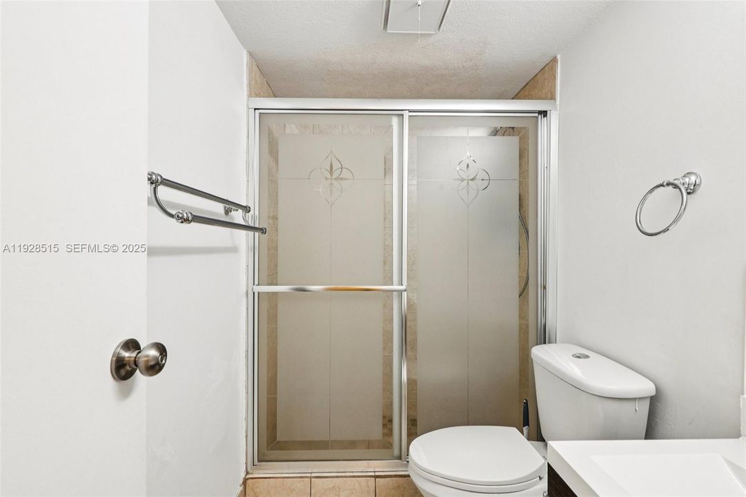 На продажу: $135,000 (2 спален, 2 ванн, 960 Квадратных фут)