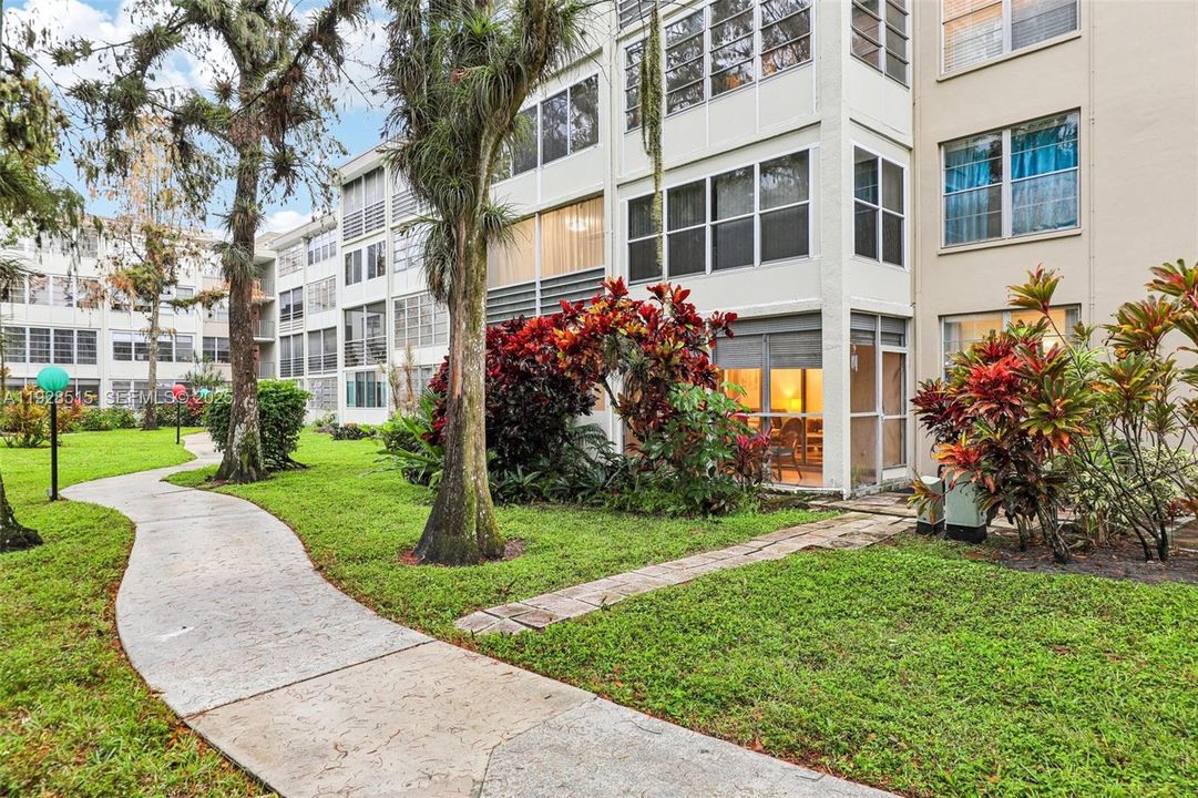 На продажу: $135,000 (2 спален, 2 ванн, 960 Квадратных фут)