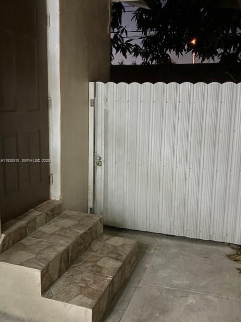 В аренду: $1,200 (0 спален, 1 ванн, 1938 Квадратных фут)