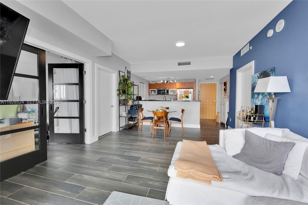 На продажу: $499,000 (2 спален, 2 ванн, 929 Квадратных фут)