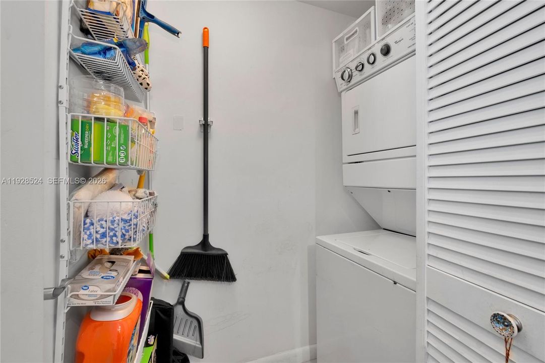 На продажу: $499,000 (2 спален, 2 ванн, 929 Квадратных фут)