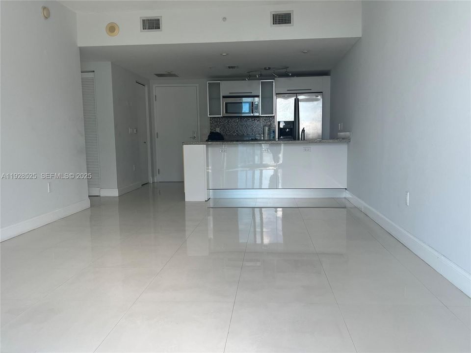 For Rent: $2,750 (1 beds, 1 baths, 789 Square Feet)