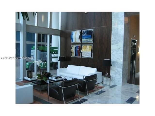 For Rent: $2,750 (1 beds, 1 baths, 789 Square Feet)