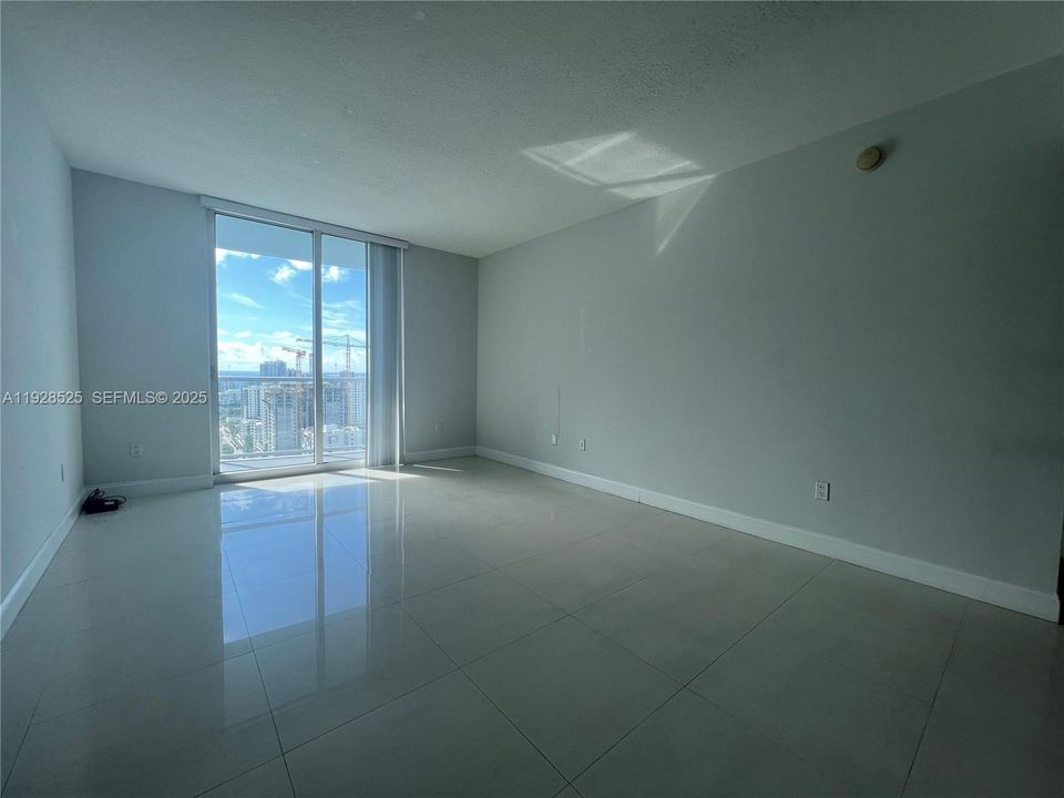 For Rent: $2,750 (1 beds, 1 baths, 789 Square Feet)