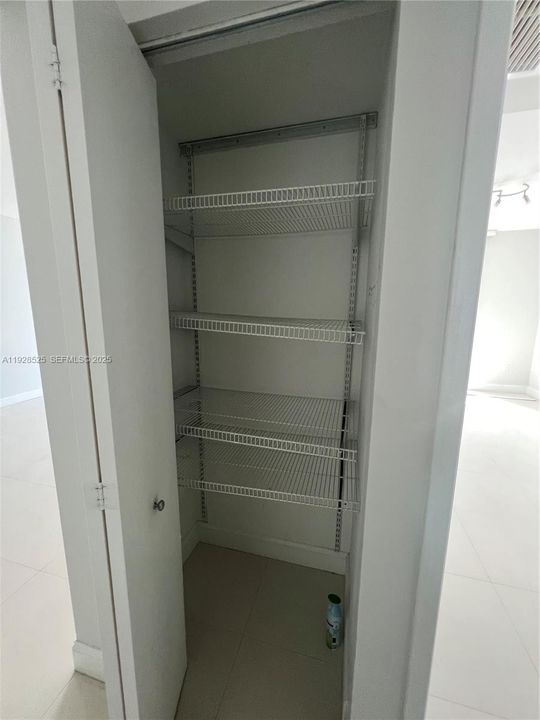 For Rent: $2,750 (1 beds, 1 baths, 789 Square Feet)