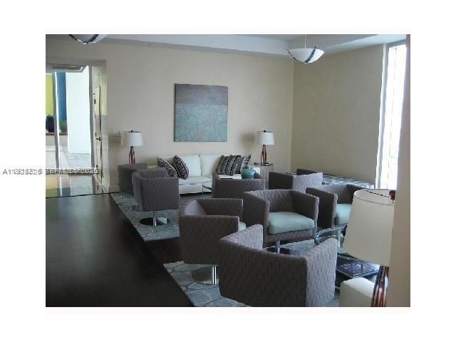 For Rent: $2,750 (1 beds, 1 baths, 789 Square Feet)
