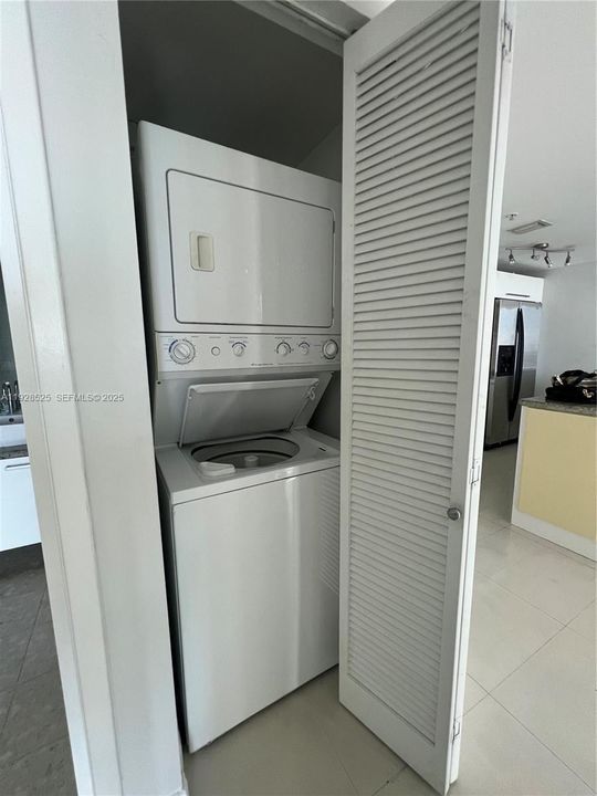 For Rent: $2,750 (1 beds, 1 baths, 789 Square Feet)