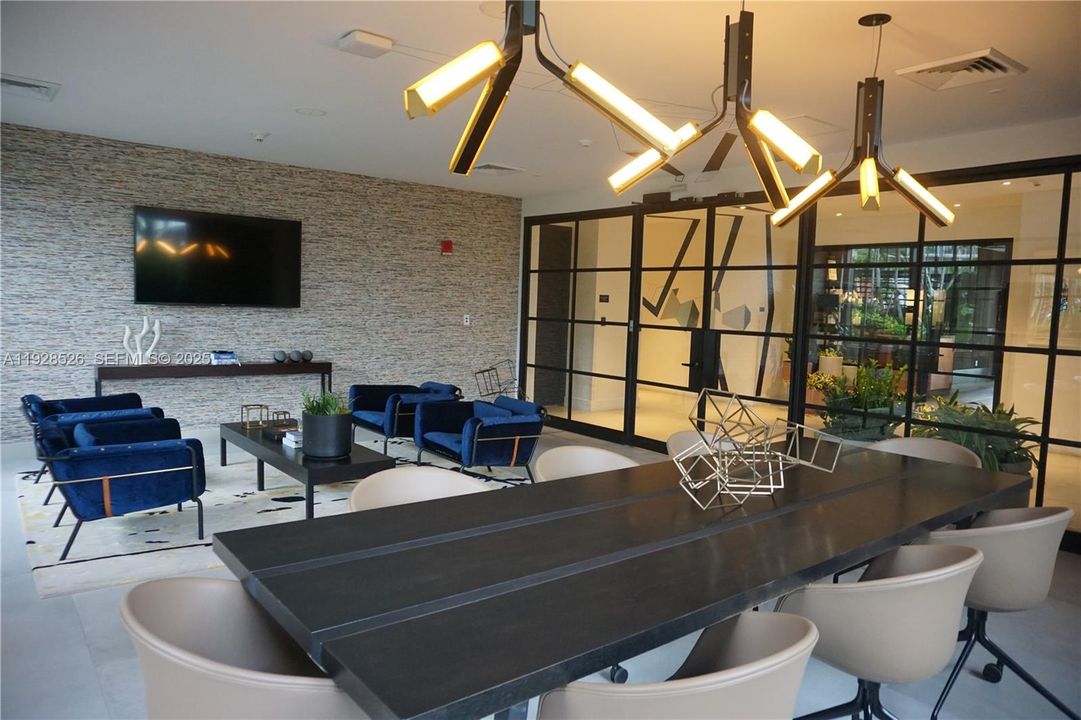 В аренду: $3,600 (1 спален, 1 ванн, 713 Квадратных фут)