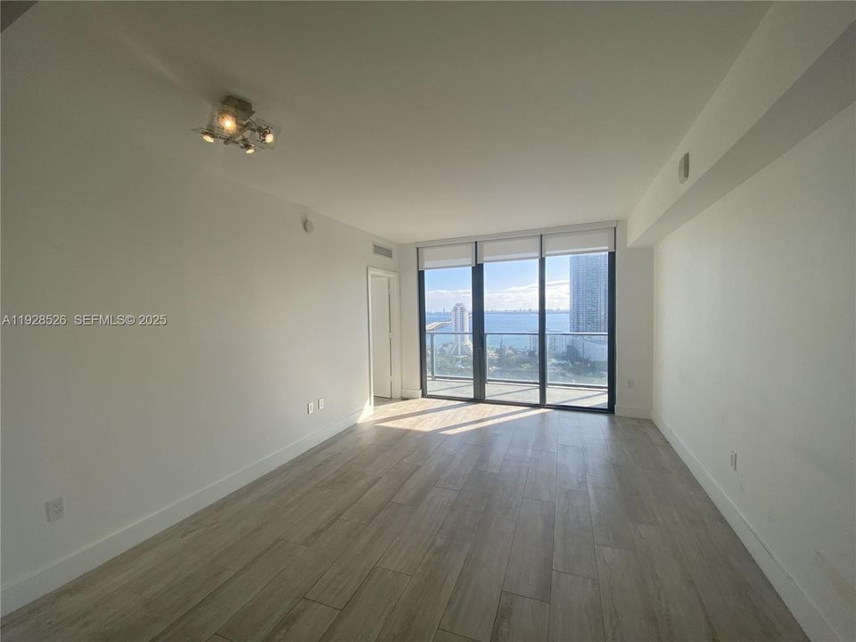 В аренду: $3,600 (1 спален, 1 ванн, 713 Квадратных фут)