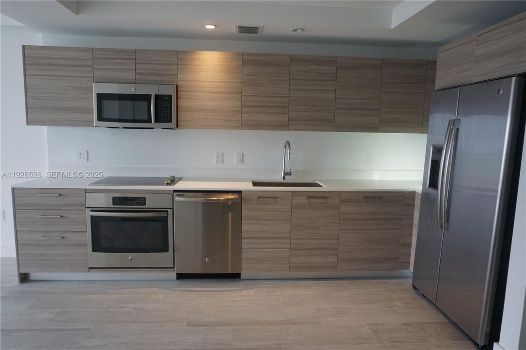 В аренду: $3,600 (1 спален, 1 ванн, 713 Квадратных фут)