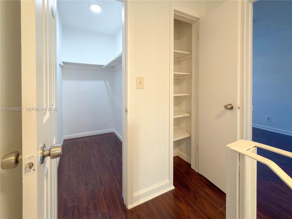 For Rent: $1,850 (2 beds, 1 baths, 940 Square Feet)