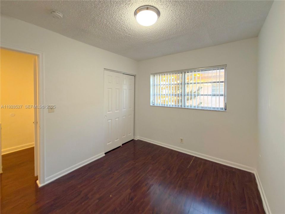 For Rent: $1,850 (2 beds, 1 baths, 940 Square Feet)